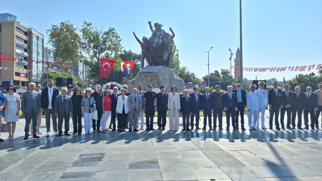 KKTC'nin Barış ve Özgürlük Bayramı Antalya'da törenle kutlandı