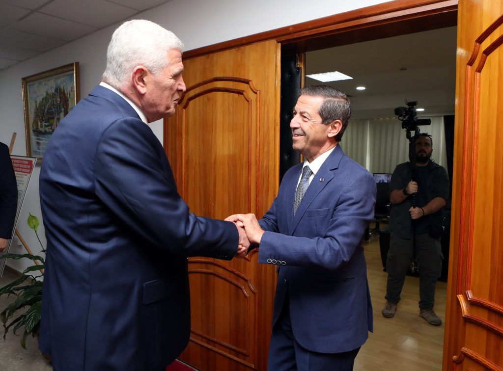 Dışişleri Bakanı Ertuğruloğlu, İYİ Parti heyetini kabul etti