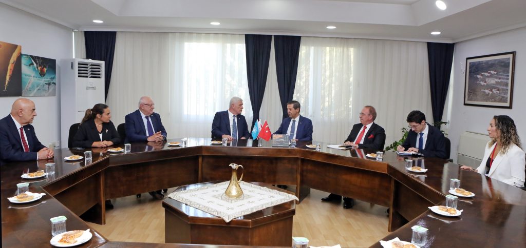 Dışişleri Bakanı Ertuğruloğlu, İYİ Parti heyetini kabul etti