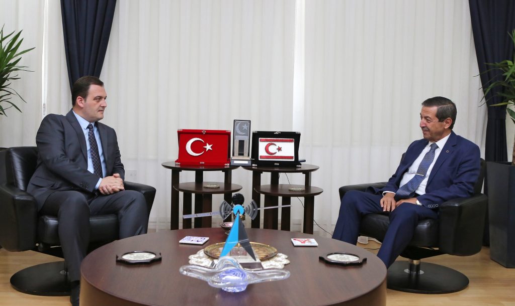 Dışişleri Bakanı Ertuğruloğlu, Kuzey Makedonya Türk Demokratik Partisi heyetini kabul etti
