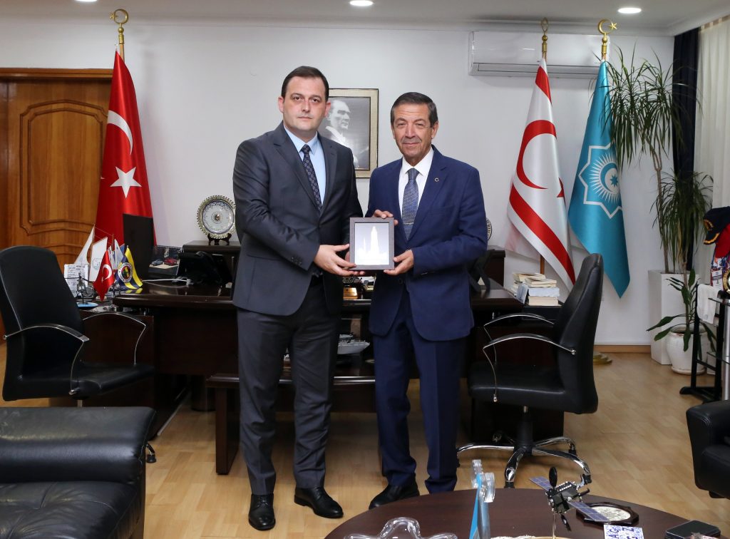 Dışişleri Bakanı Ertuğruloğlu, Kuzey Makedonya Türk Demokratik Partisi heyetini kabul etti