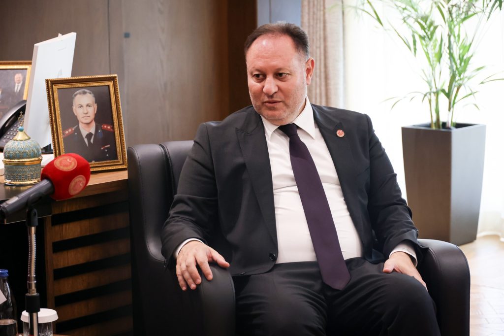 Öztürkler, Aksakal’ı kabul etti