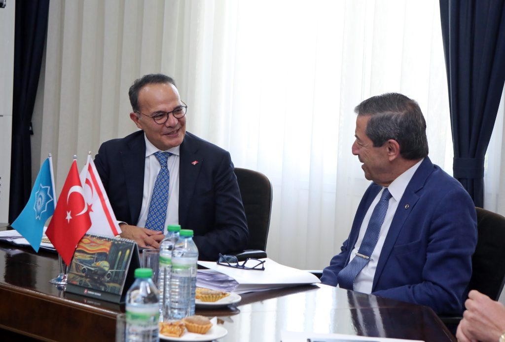 Ertuğruloğlu, Türkiye Dışişleri Bakan Yardımcısı Büyükelçi Bozay’ı kabul etti