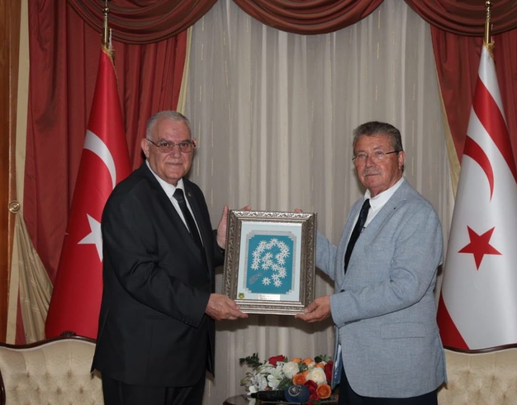 Başbakan Üstel, Emekli Polisler Derneği'ni kabul etti
