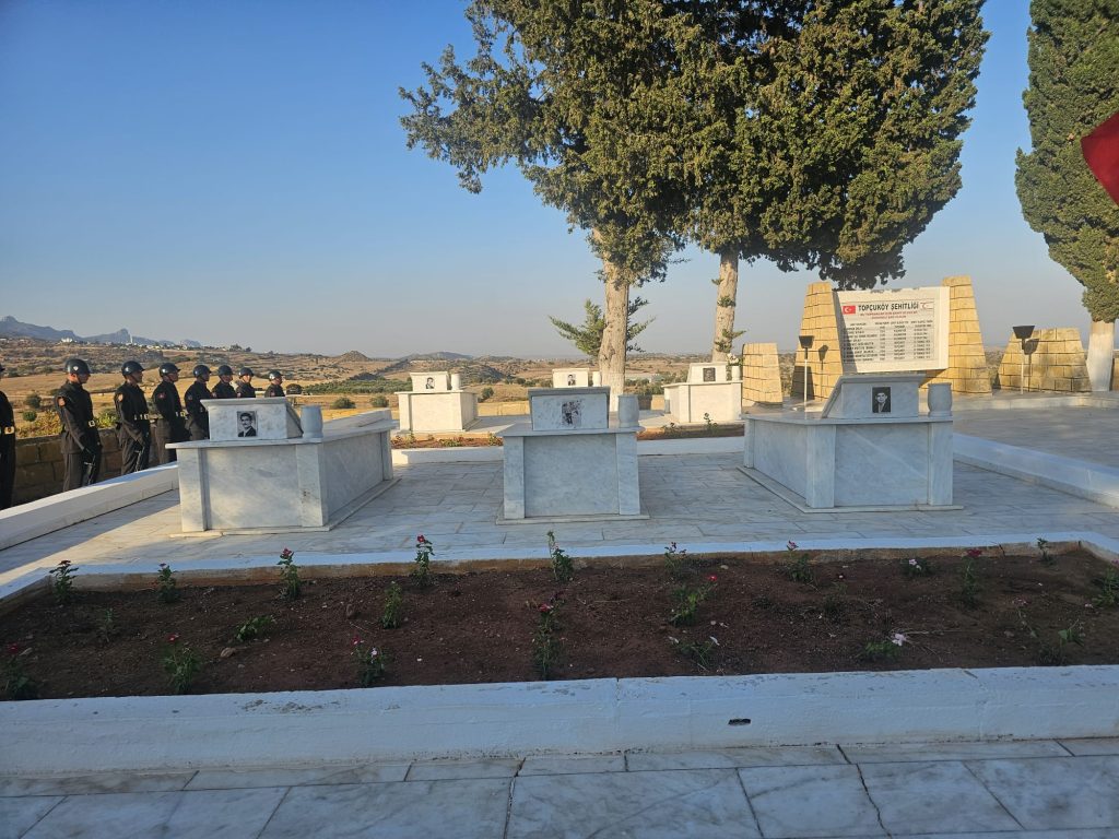 Topçuköy şehitleri törenle anıldı
