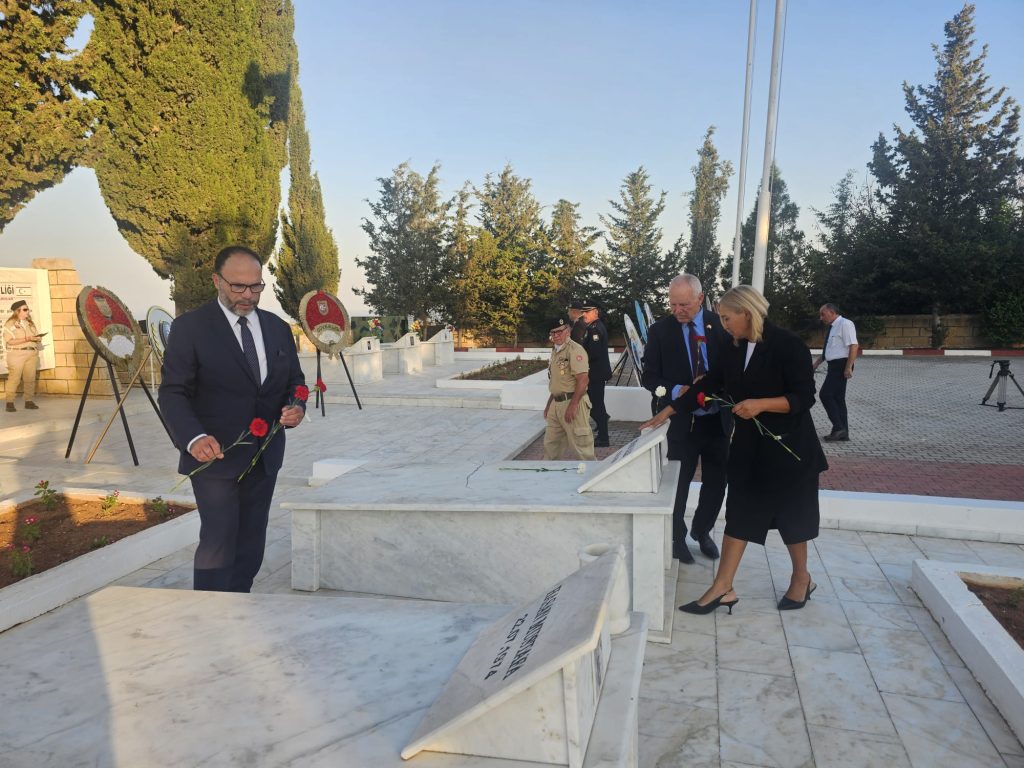 Topçuköy şehitleri törenle anıldı