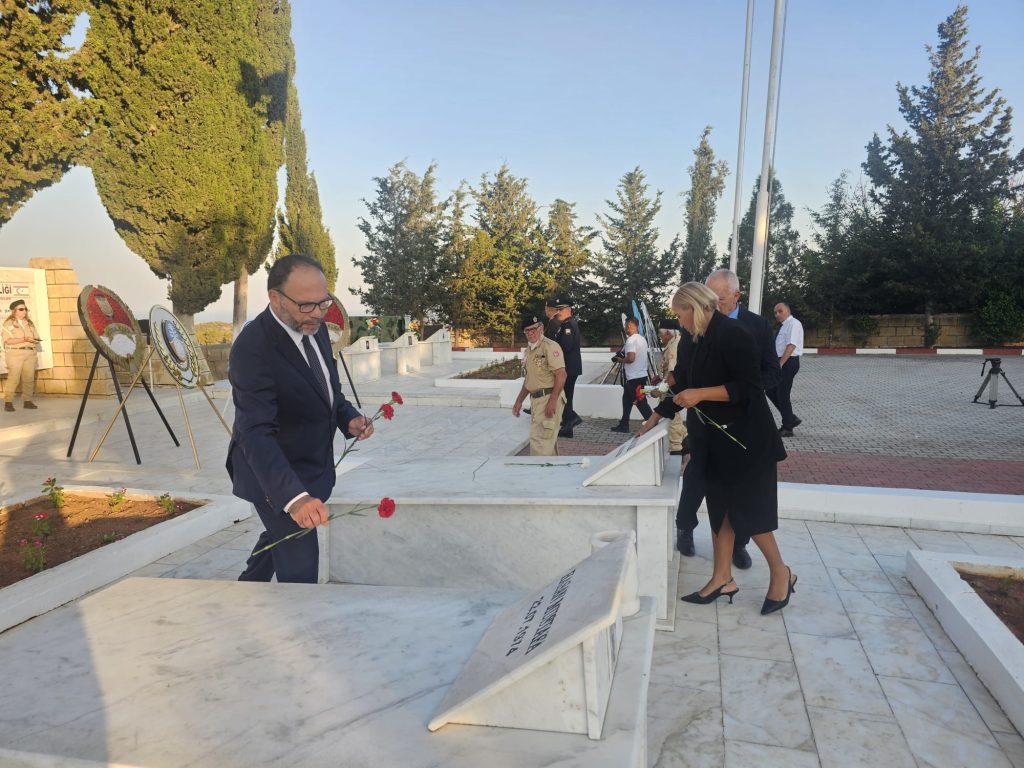 Topçuköy şehitleri törenle anıldı