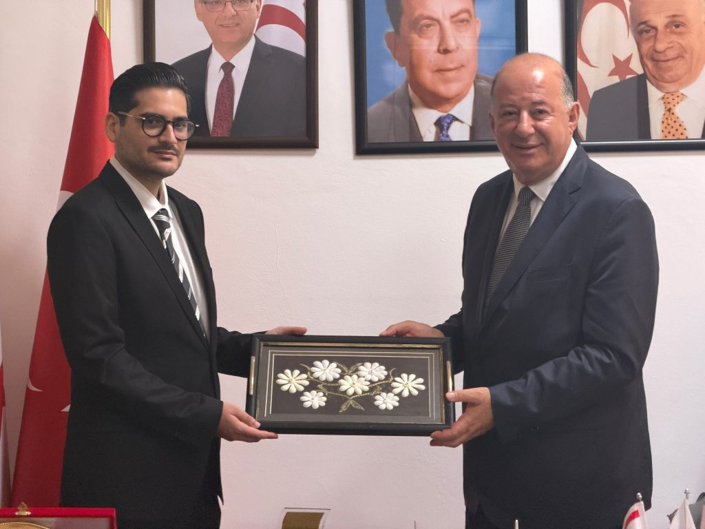 Dinçyürek: “Genç hekimlerin haklı mücadelesinin yanındayız”