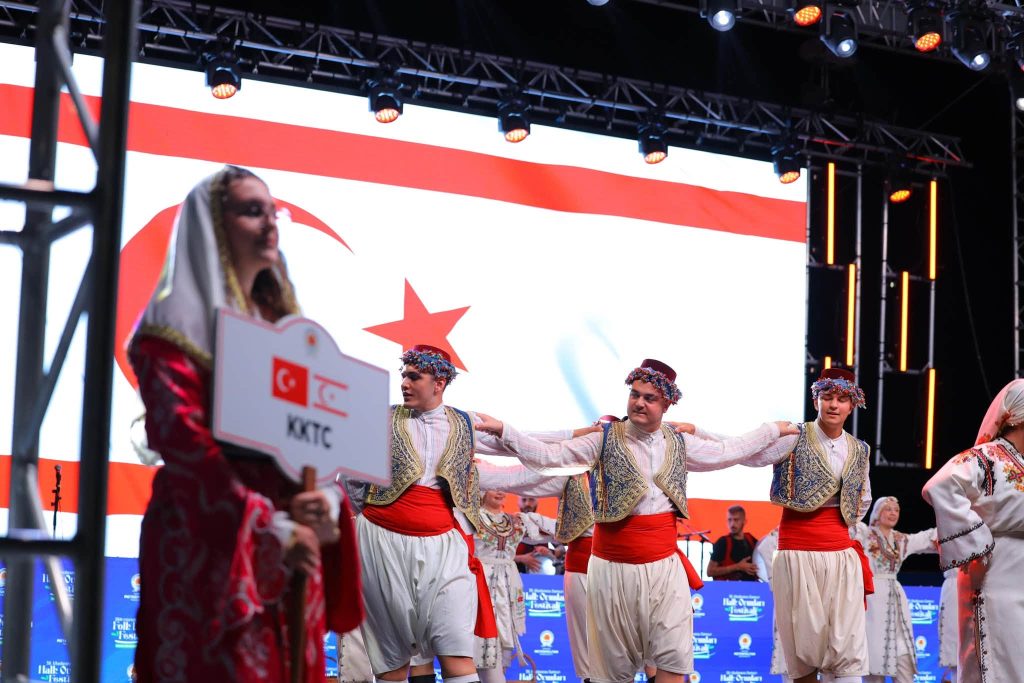 İskele Belediyesi Halk Dansları Topluluğu, Samsun'da sahne aldı