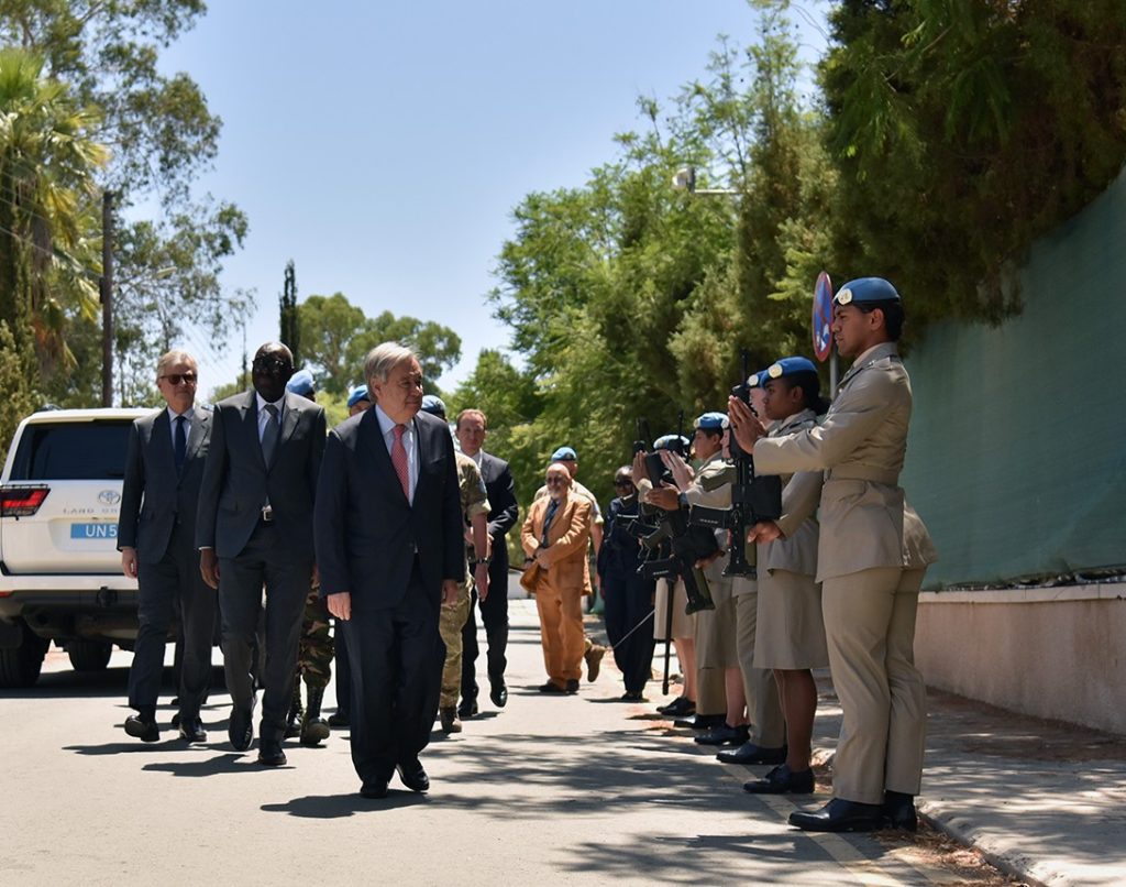 Guterres, Ledra Palace Otel önündeki BM anıtına çelenk koydu