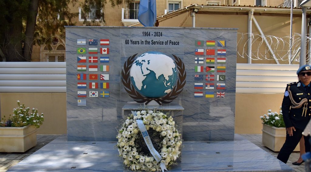 Guterres, Ledra Palace Otel önündeki BM anıtına çelenk koydu