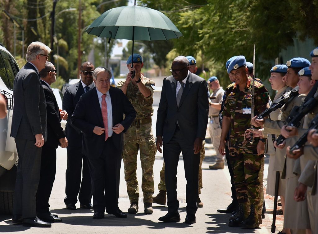 Guterres, Ledra Palace Otel önündeki BM anıtına çelenk koydu