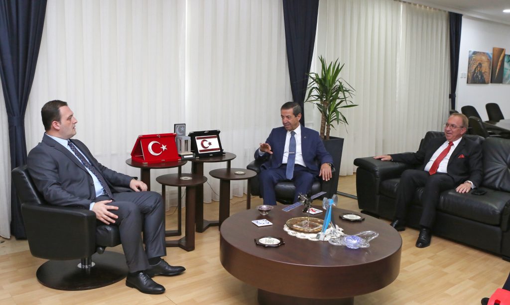 Dışişleri Bakanı Ertuğruloğlu, Kuzey Makedonya Türk Demokratik Partisi heyetini kabul etti