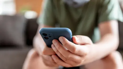 “Instagram ve Facebook’un tasarımı bağımlılık yaratıyor”
