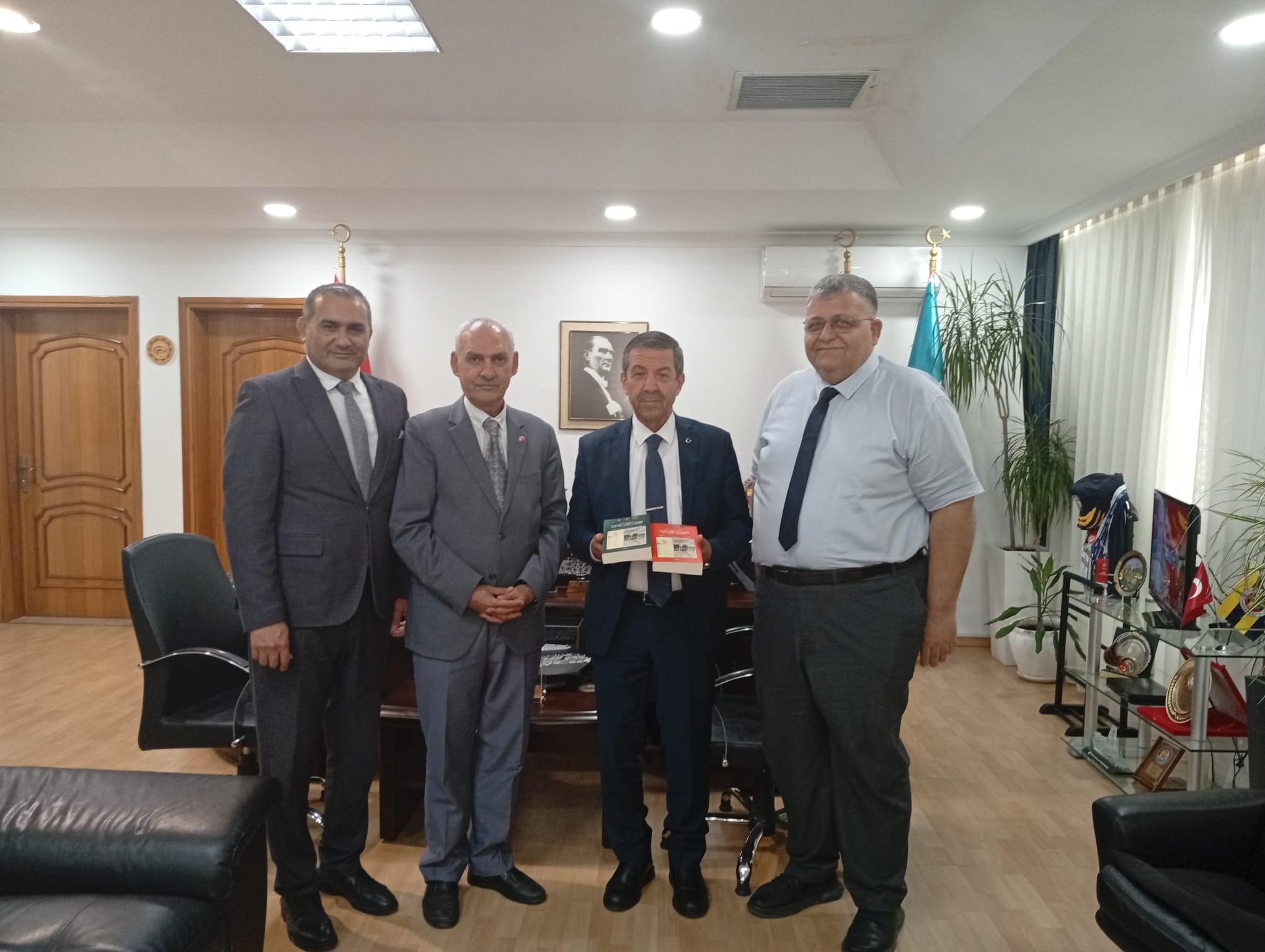 Kıbrıs Vakıflar İdaresi’nin ilk kapsamlı akademik vakıf eseri Ertuğruloğlu’na tanıtıldı