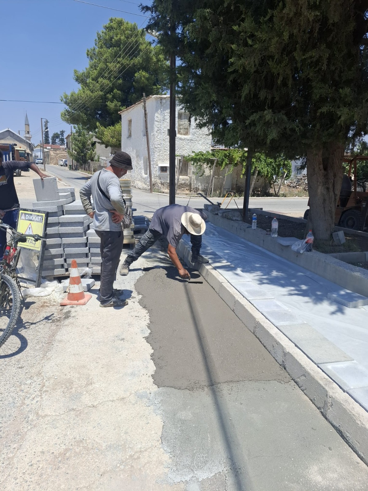 Mesarya Belediyesi, Vadili’de yağmur suyu drenajı ve kaldırım çalışmalarına başladı