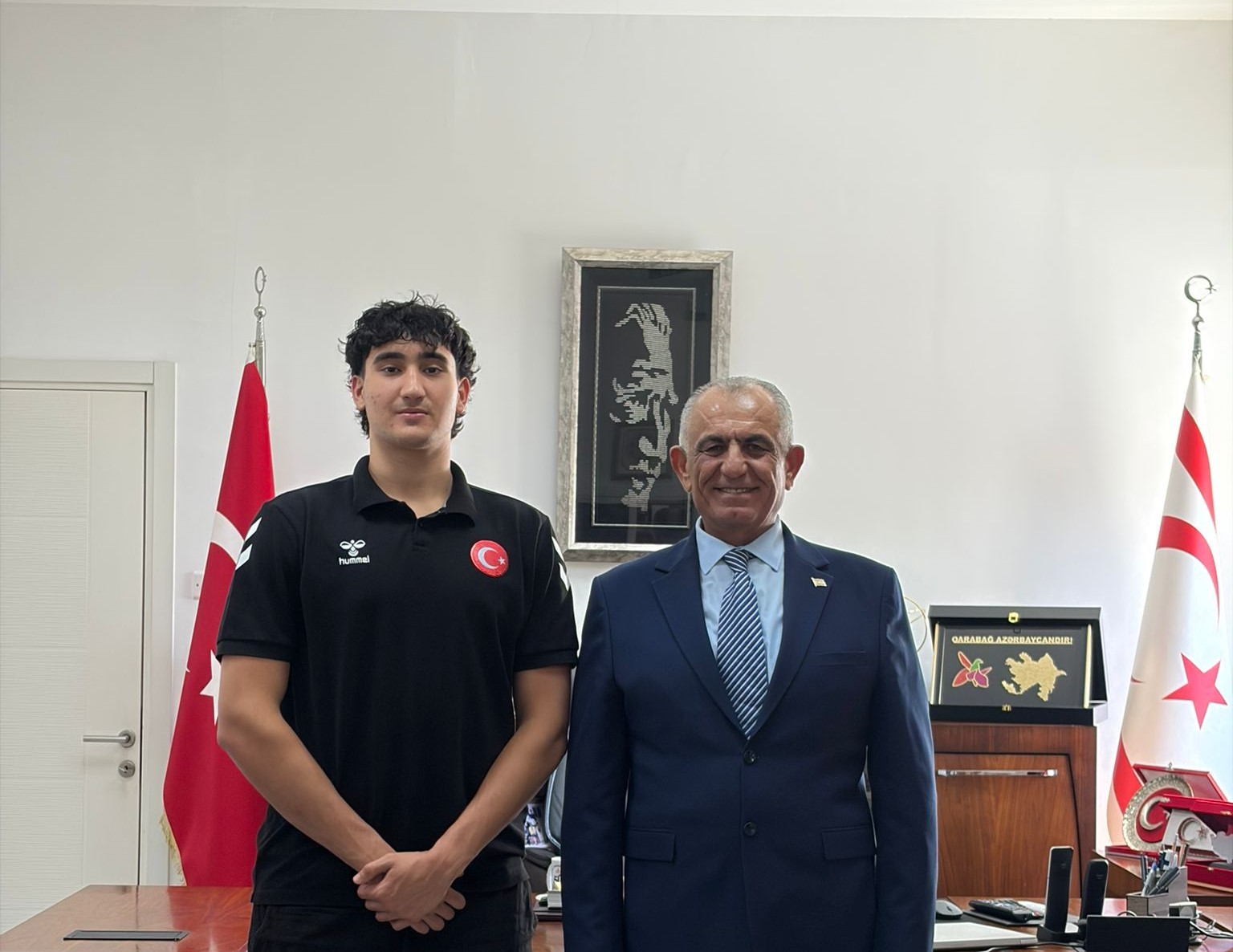 Milli Eğitim Bakanı Çavuşoğlu, Beşiktaş’a transfer olan Akçam’ı kabul etti