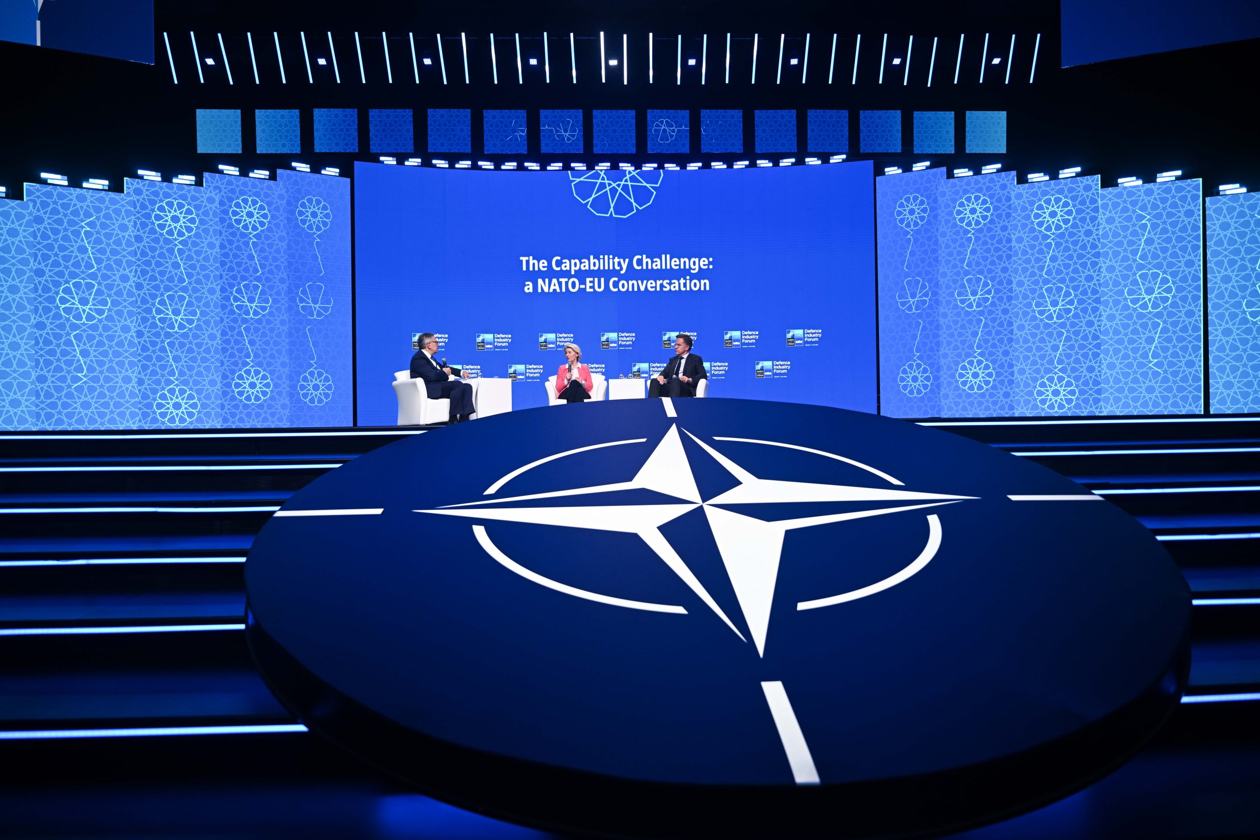 Rutte, müttefiklerin Türk savunma sanayisi modelini kendi ülkelerinde uygulamak için incelediğini söyledi