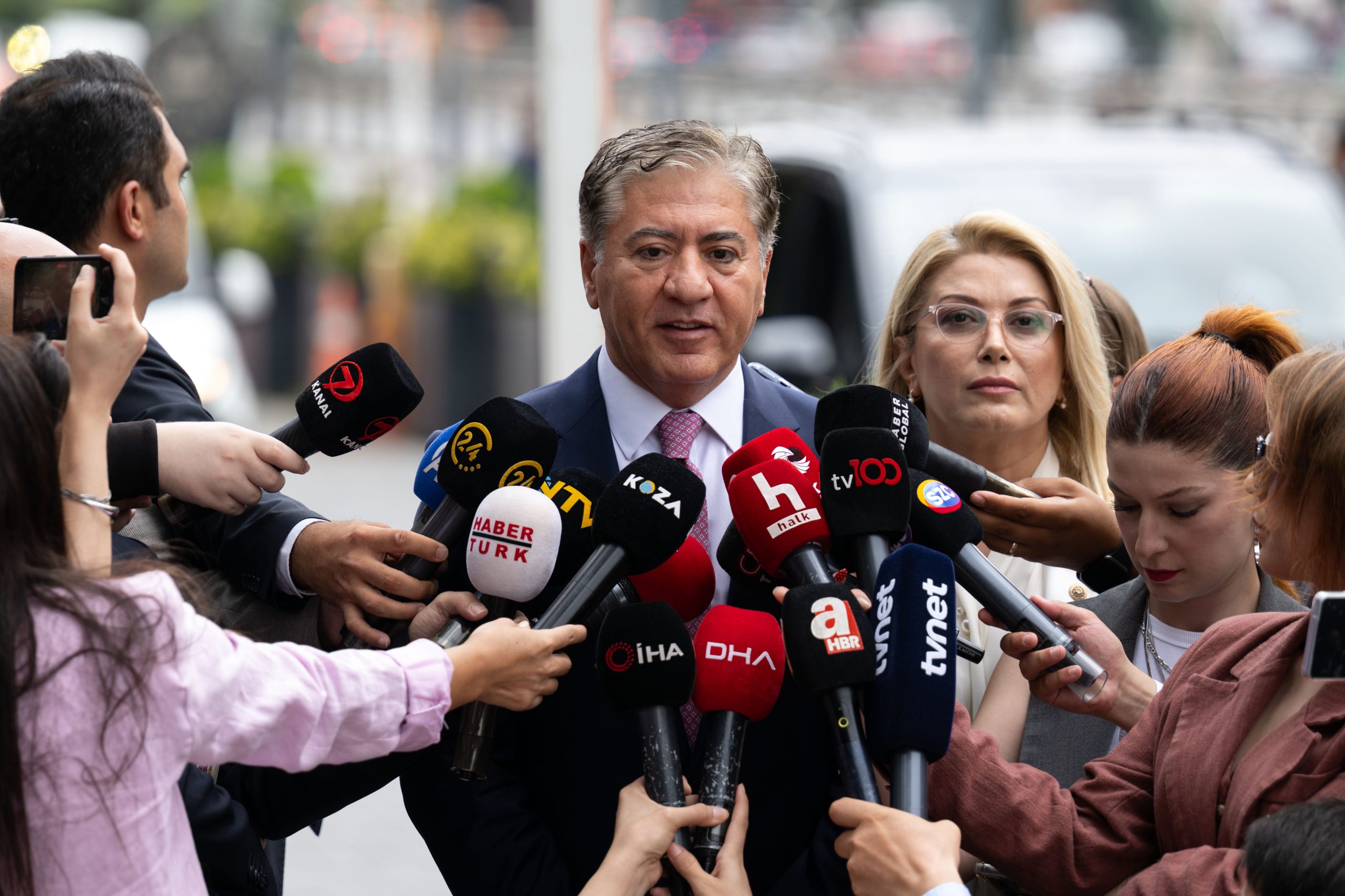 Yeni Parti’nin kuruluş dilekçesi İçişleri Bakanlığına verildi