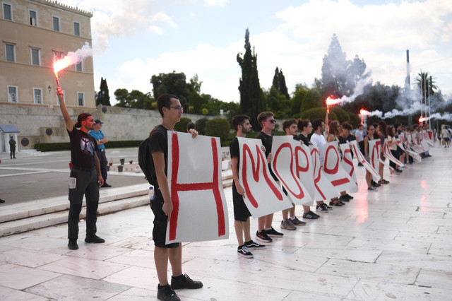 Yunanistan’da Anayasa reformu protesto edildi